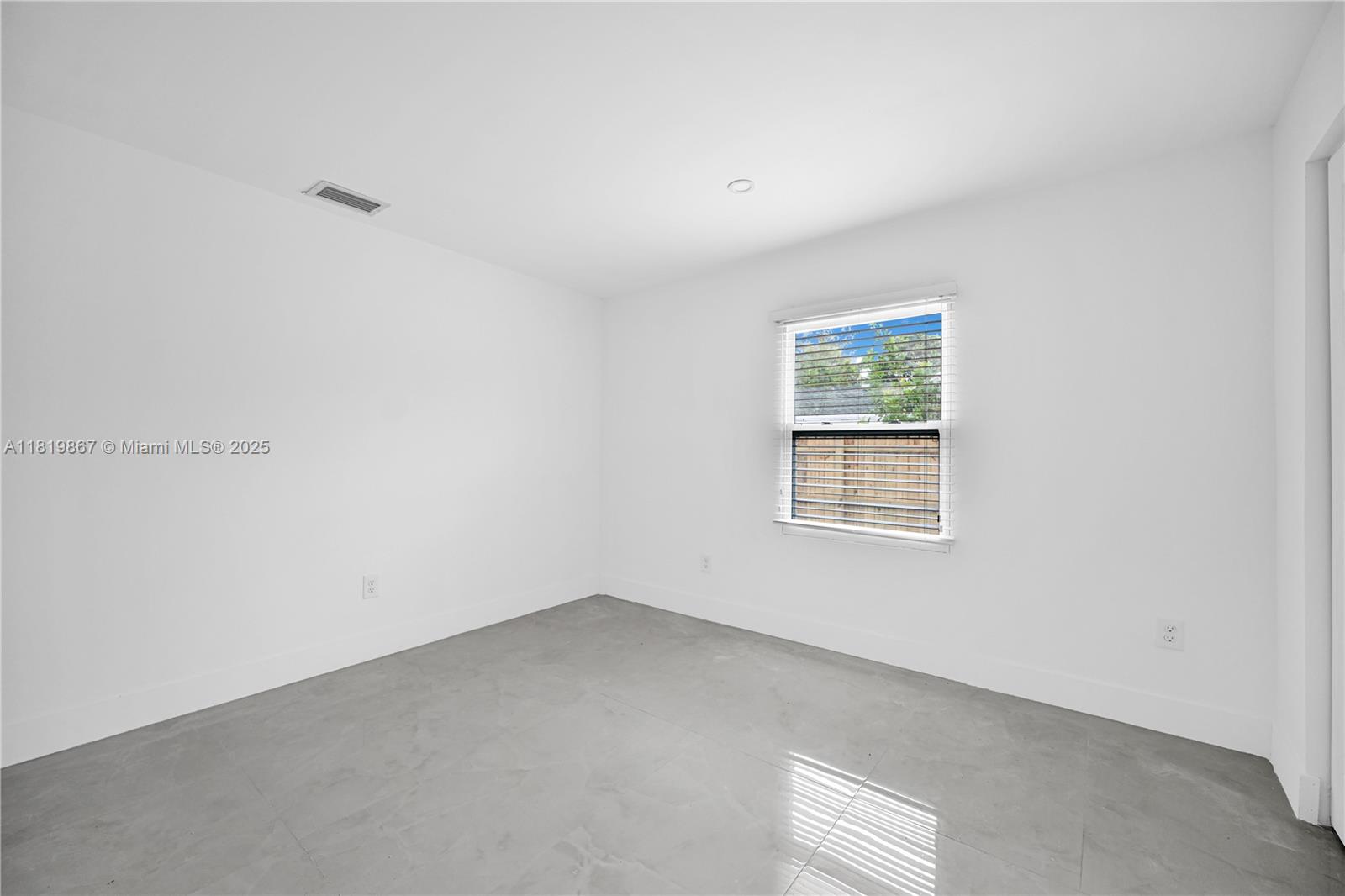 SAXONS SUB IN NE1/4 - Residential