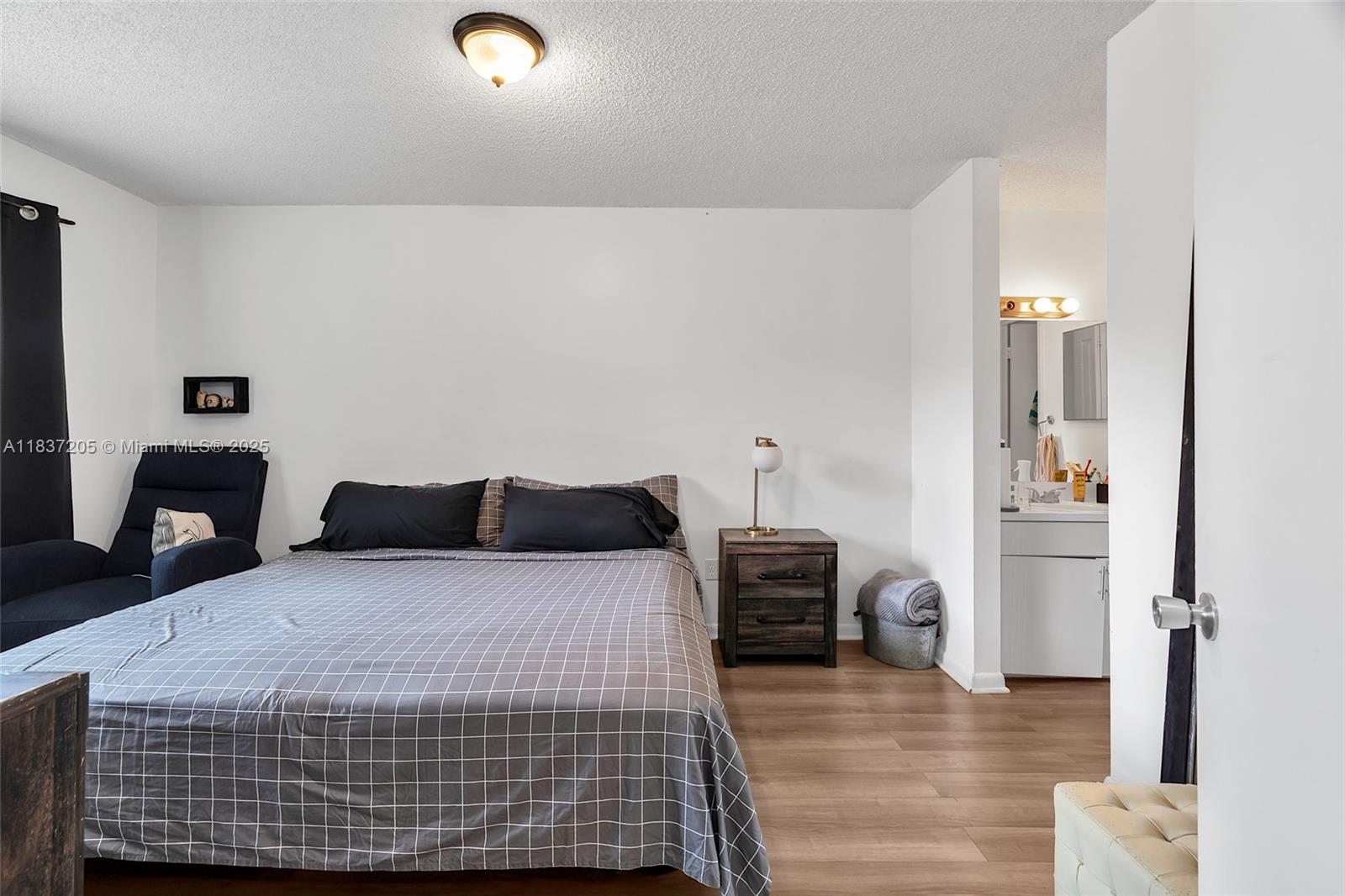 BANYAN TREE FIVE CONDO - Residential