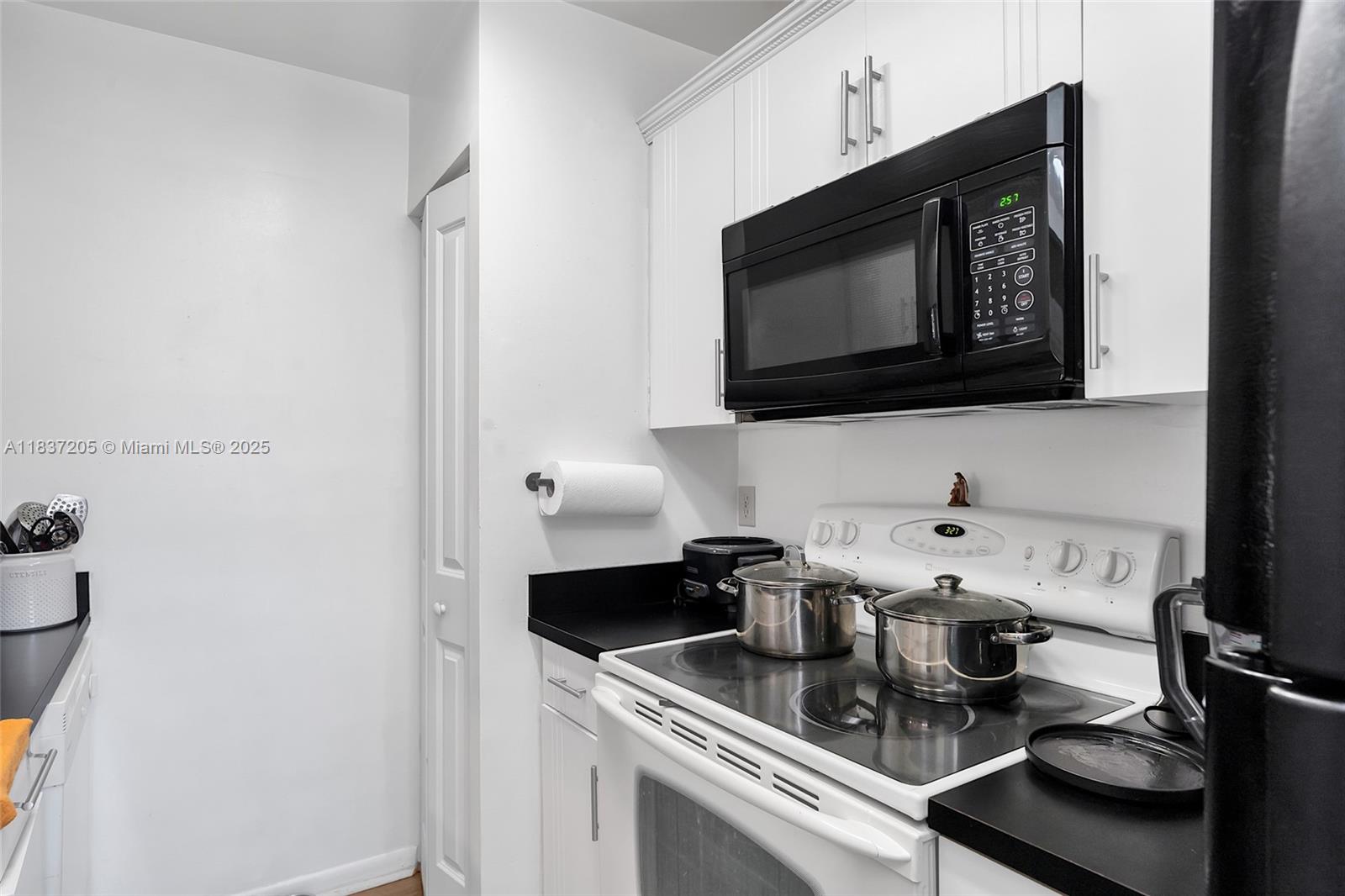 BANYAN TREE FIVE CONDO - Residential