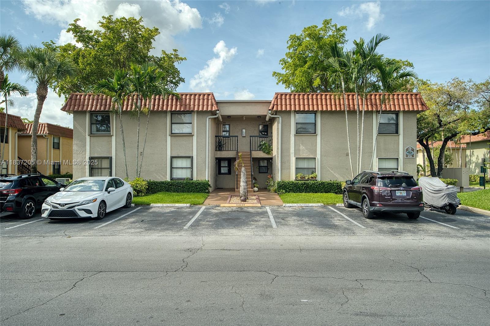 Spacious 3/2 apartment located on the second floor with 993 sqft. Perfect layout with a cozy living-dining area, well sized kitchen and private balcony. Good size washer and dryer, tankless water heater and accordion hurricane shutters. Banyan Tree offers a pool and Hammocks community offers a club house with party room, tennis courts, gym, swimming pool, recreational areas, and walking trails around a big lake. Ideal for living or investment.