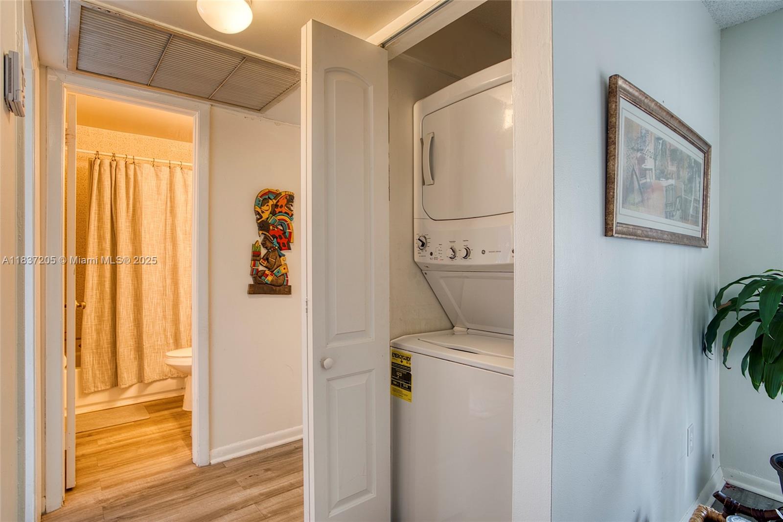 BANYAN TREE FIVE CONDO - Residential