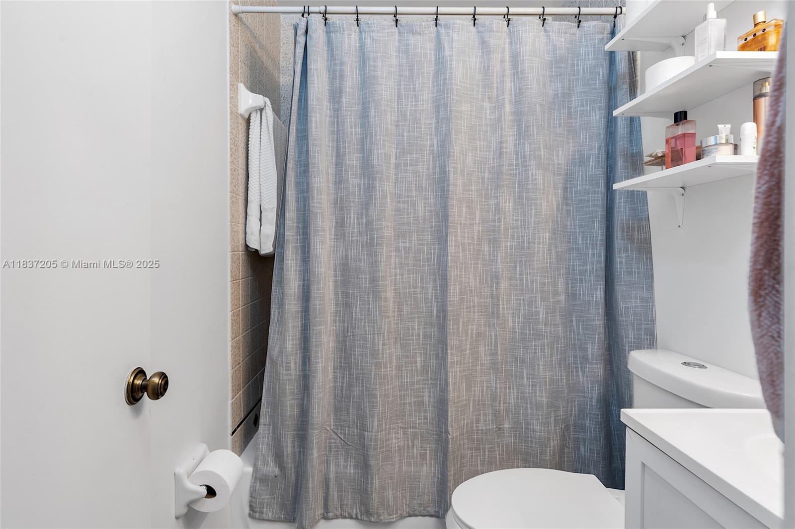 BANYAN TREE FIVE CONDO - Residential