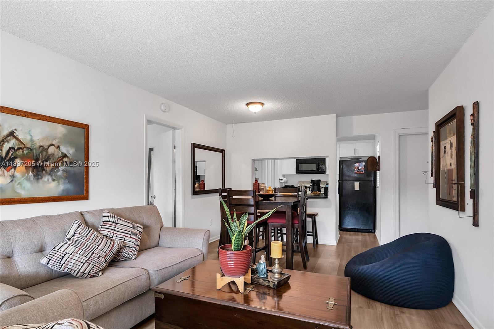 BANYAN TREE FIVE CONDO - Residential