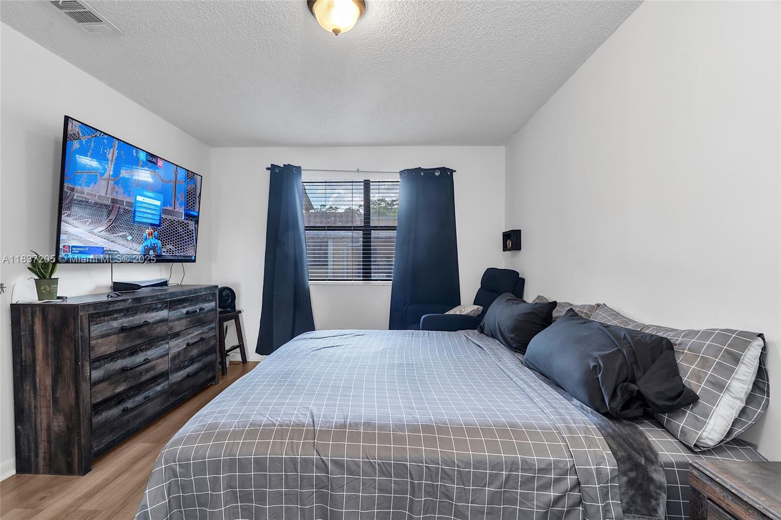 BANYAN TREE FIVE CONDO - Residential