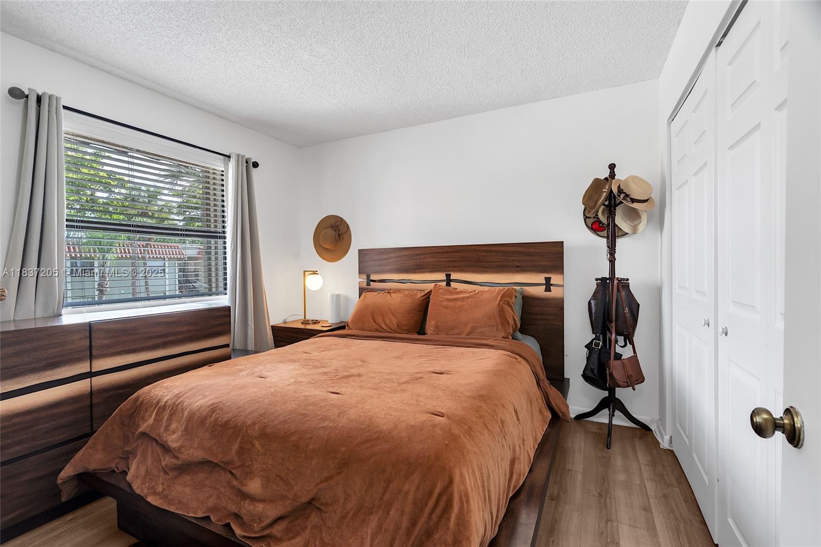 BANYAN TREE FIVE CONDO - Residential