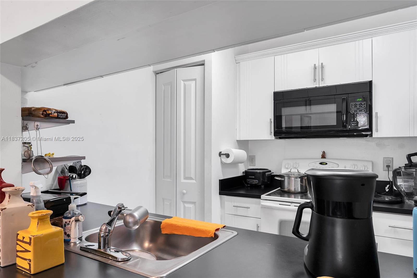 BANYAN TREE FIVE CONDO - Residential