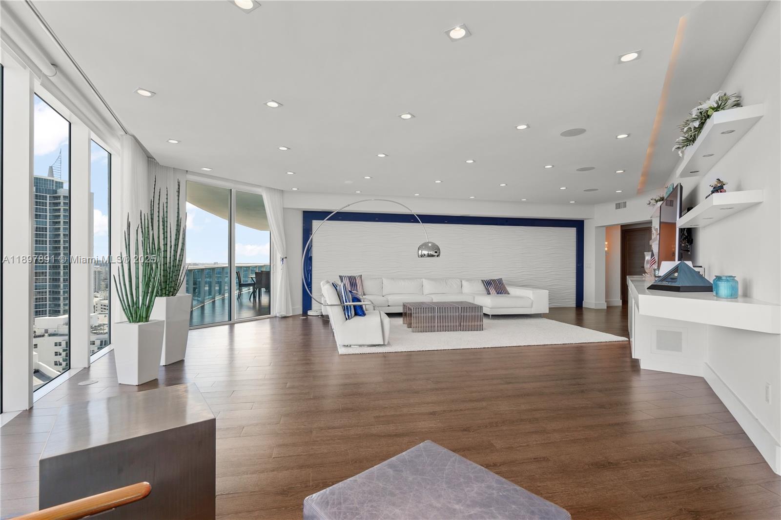 2711 S Ocean Dr 2305, Hollywood, FL, 33019/$2,790,000 3 2711 S Ocean Dr 2305