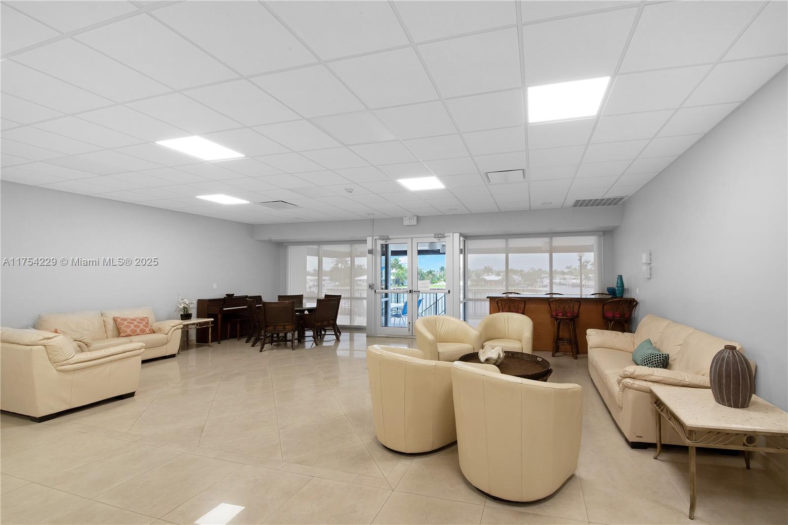 521 N Riverside Dr 606