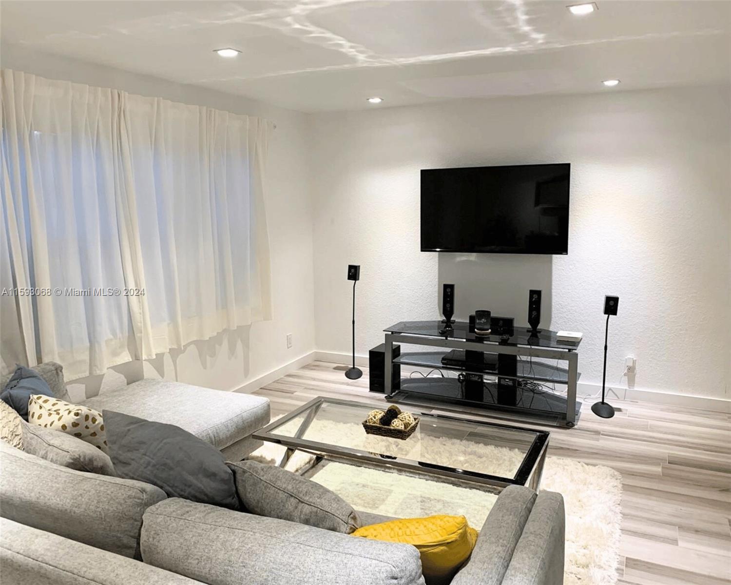 ARROWHEAD GOLF & TENNIS C - Residential Lease
