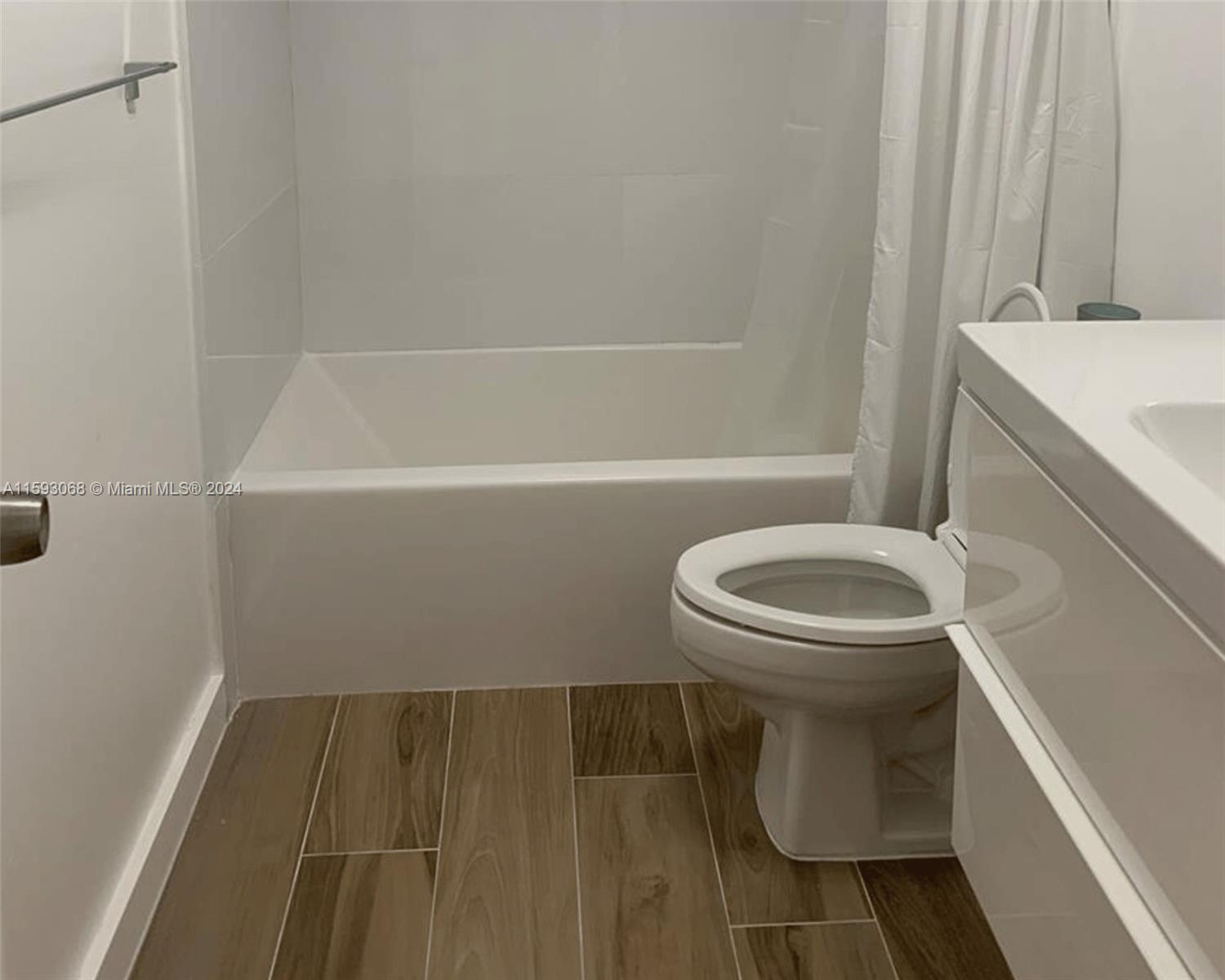 ARROWHEAD GOLF & TENNIS C - Residential Lease