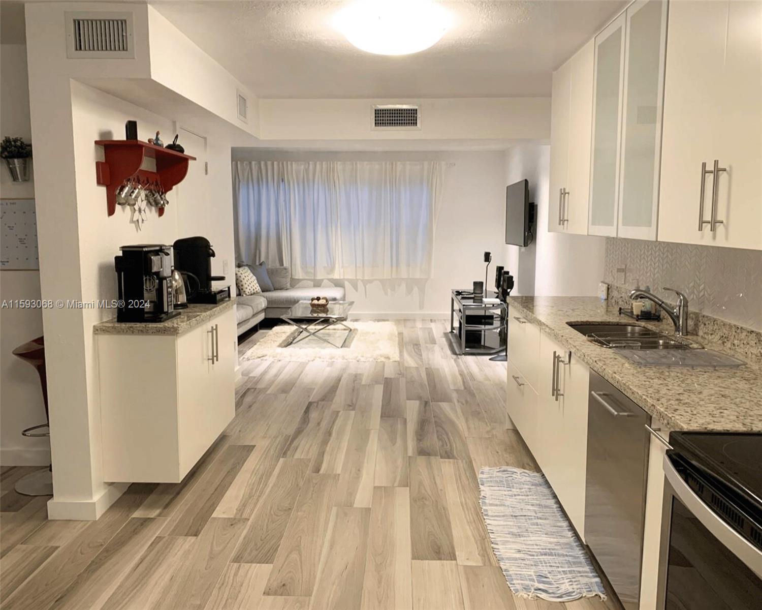 ARROWHEAD GOLF & TENNIS C - Residential Lease