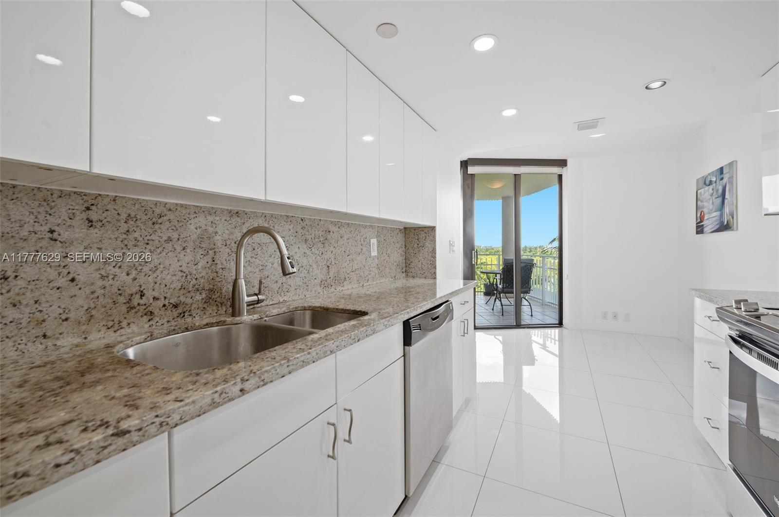 TOWERS OF QUAYSIDE CONDO - Residential Lease