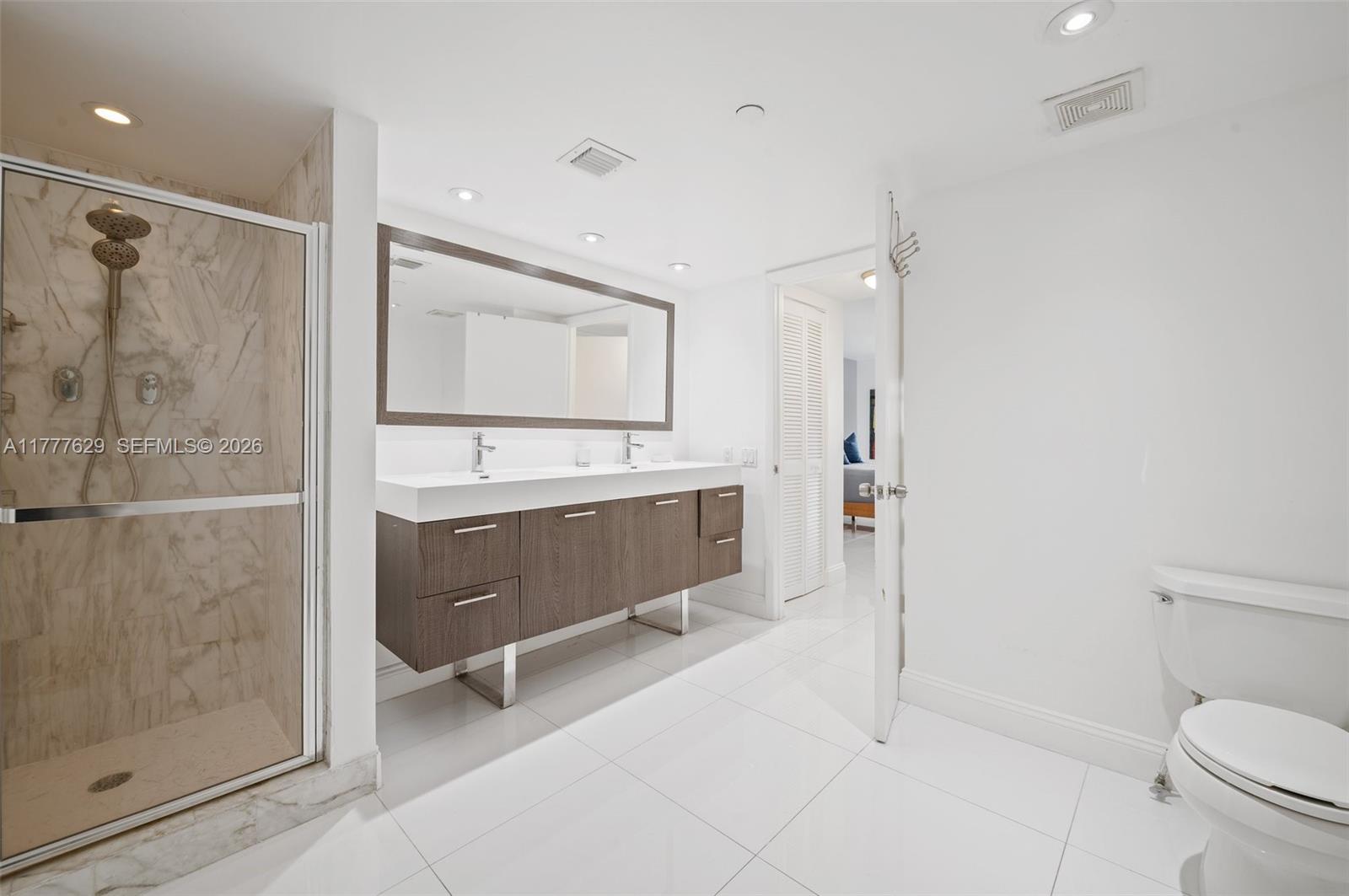 TOWERS OF QUAYSIDE CONDO - Residential Lease