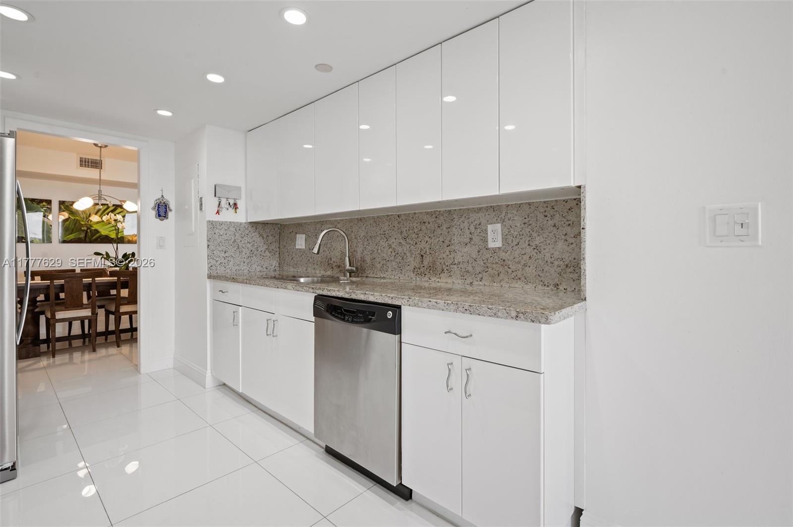 TOWERS OF QUAYSIDE CONDO - Residential Lease