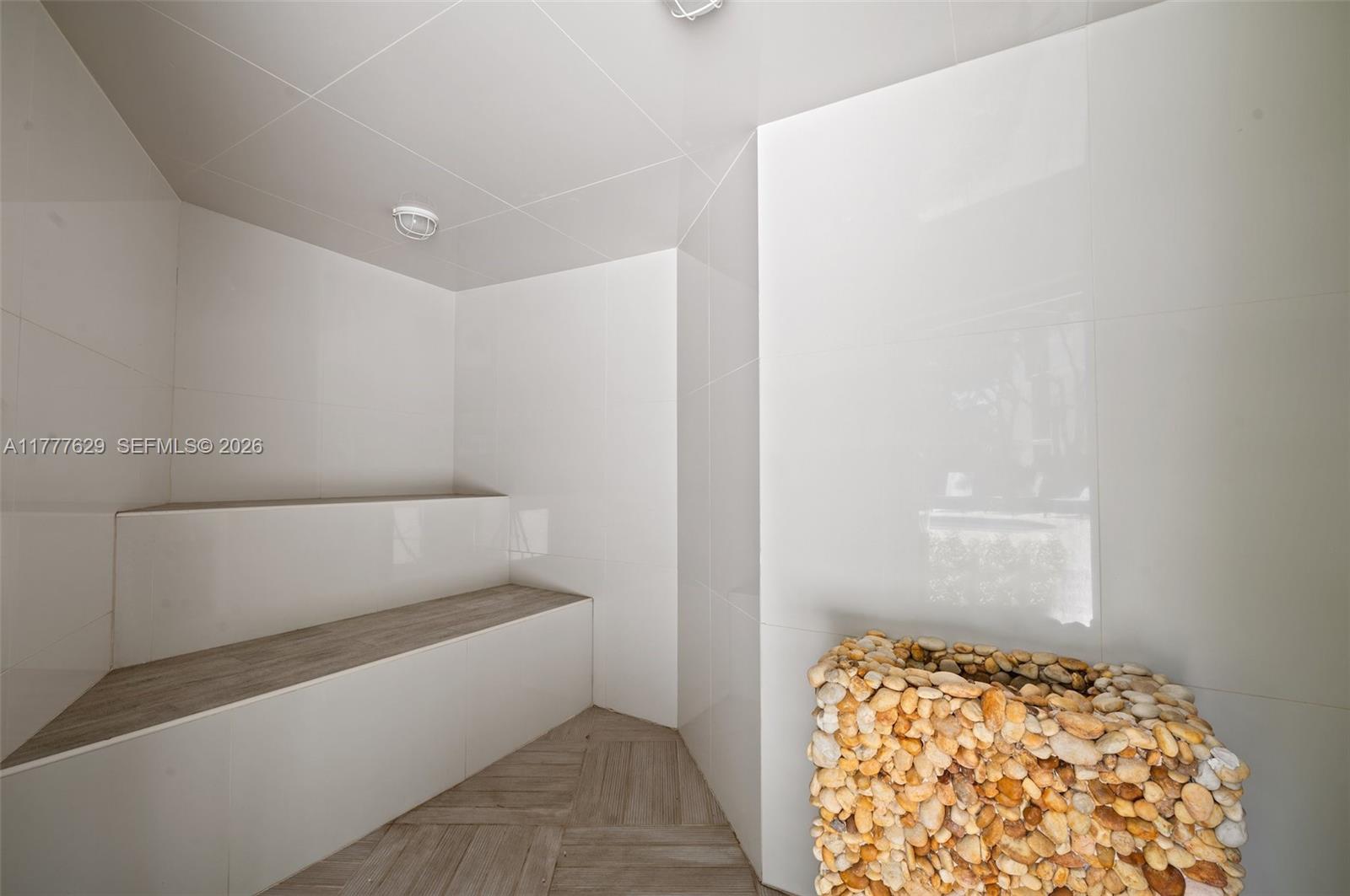 TOWERS OF QUAYSIDE CONDO - Residential Lease