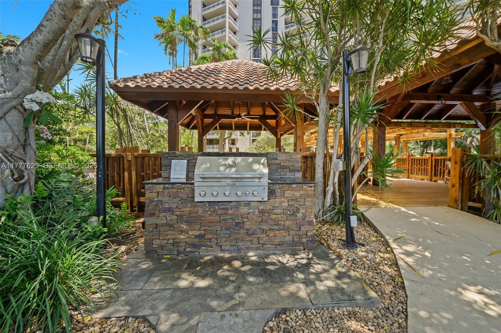 TOWERS OF QUAYSIDE CONDO - Residential Lease