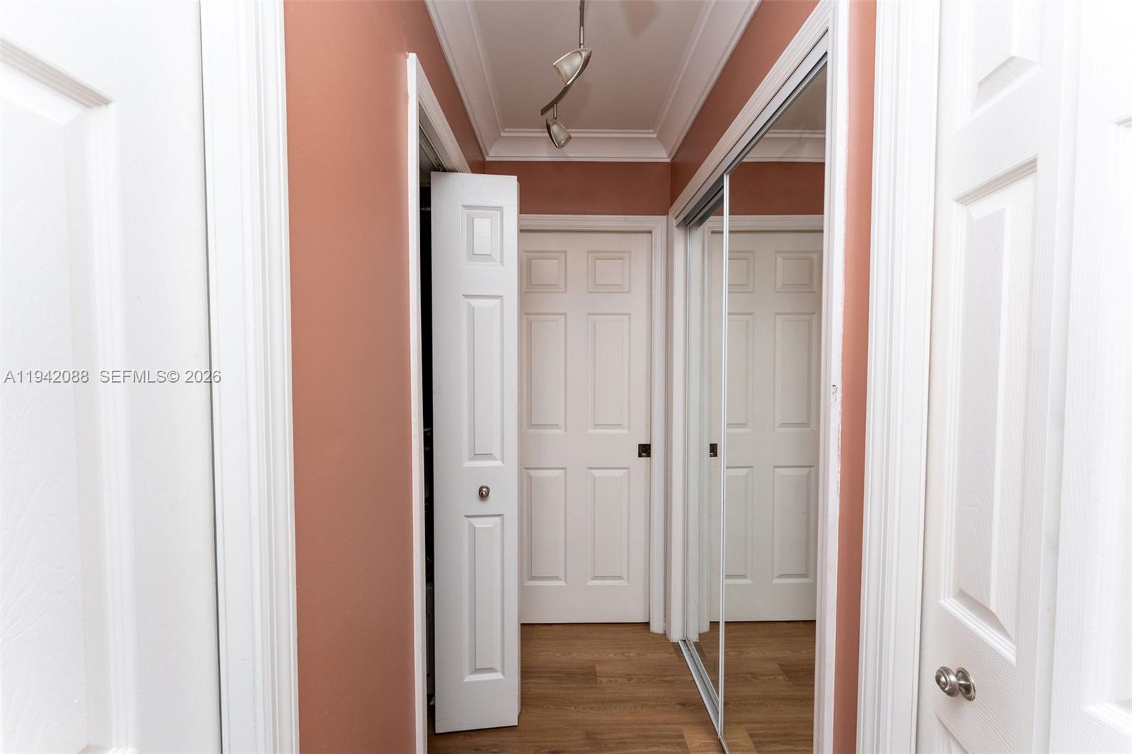 NEW ORLEANS LAKESITES - Residential