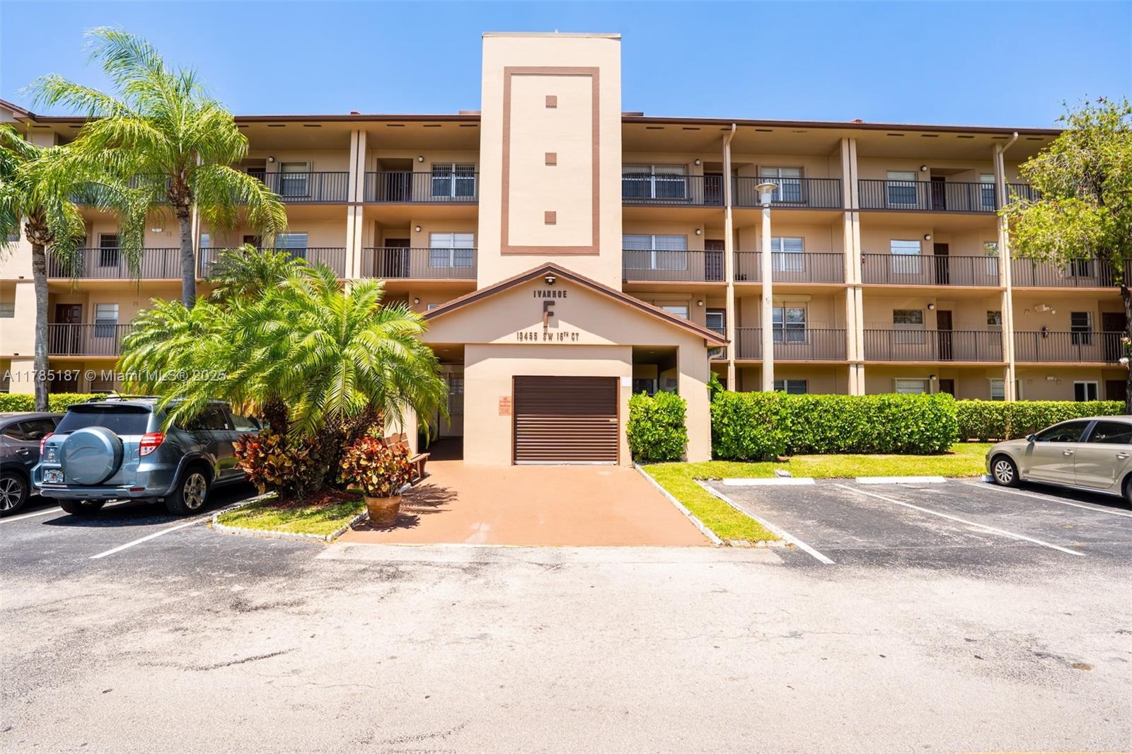 Rental Property at 13455 Sw 16th Ct 306F, Pembroke Pines, Miami-Dade County, Florida - Bedrooms: 2 
Bathrooms: 2  - $2,150 MO.