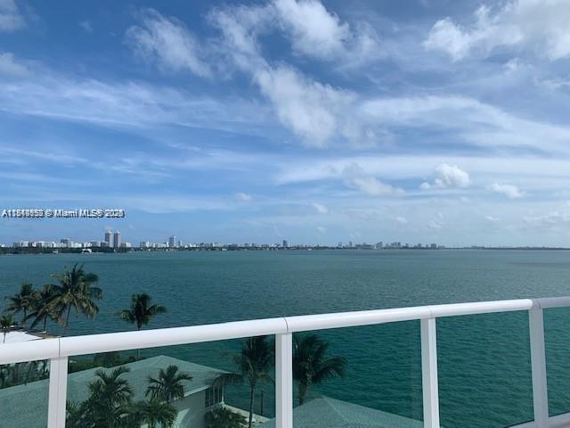 2000 Bay Dr 403
