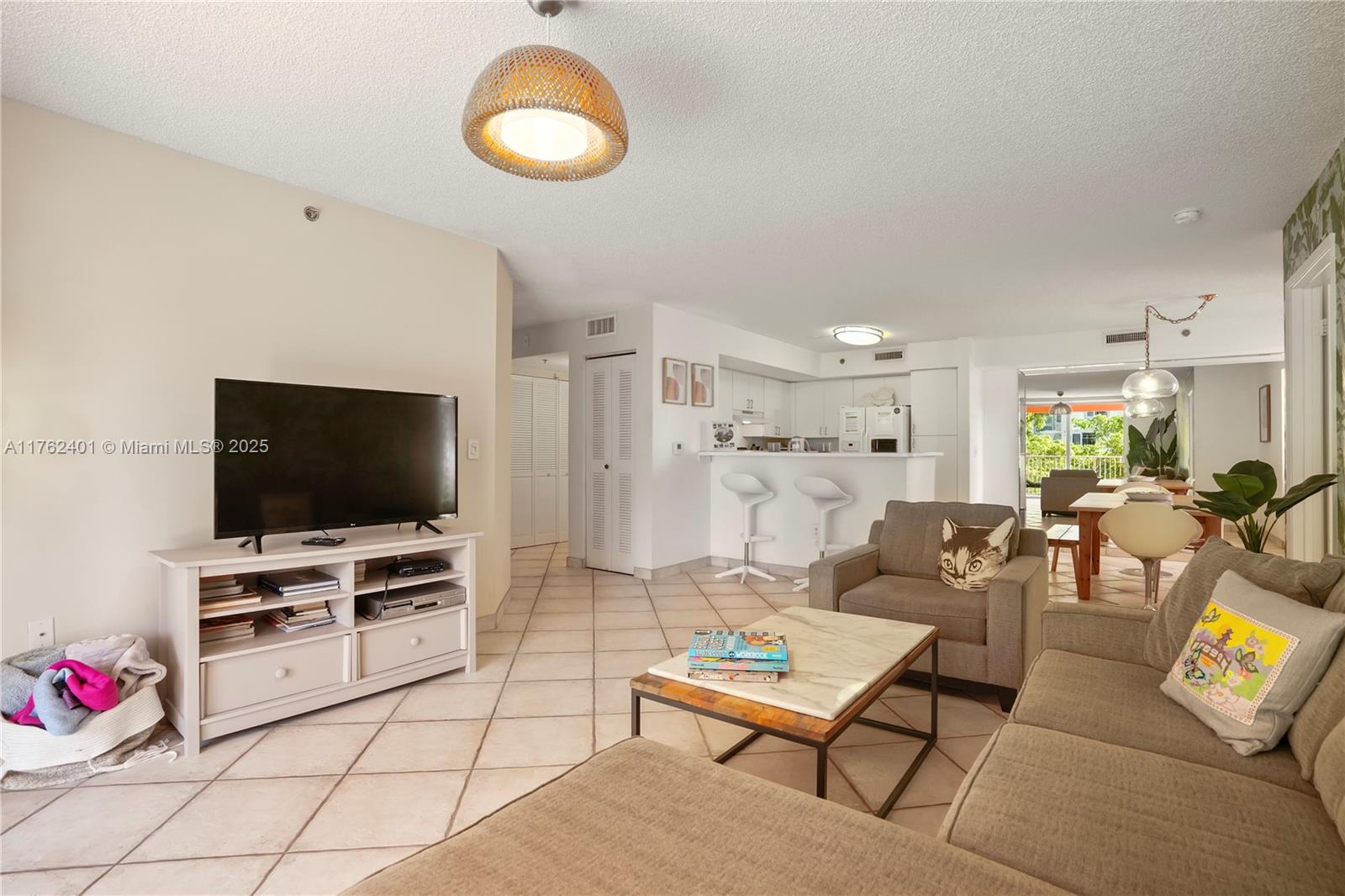 Property for Sale at 19555 E Country Club Dr 8502, Aventura, Miami-Dade County, Florida - Bedrooms: 3 
Bathrooms: 2  - $575,000