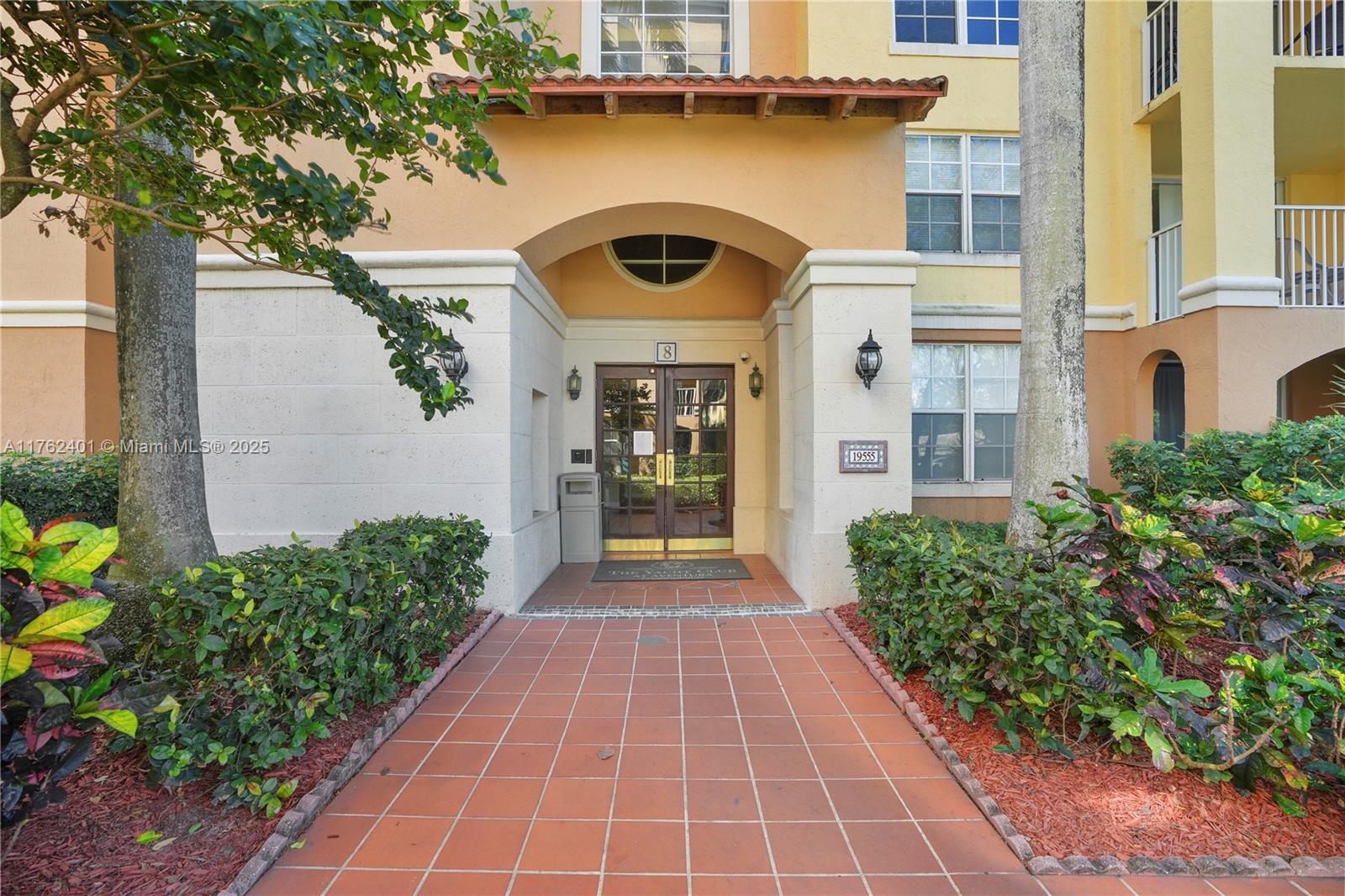 19555 E Country Club Dr 8502, Aventura, Miami-Dade County, Florida - 3 Bedrooms  
2 Bathrooms - 