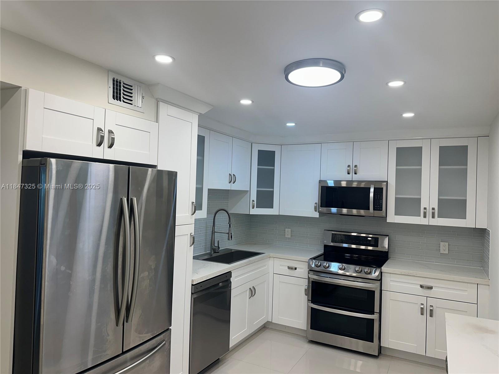 PALM-AIRE COUNTRY CLUB - Residential Lease