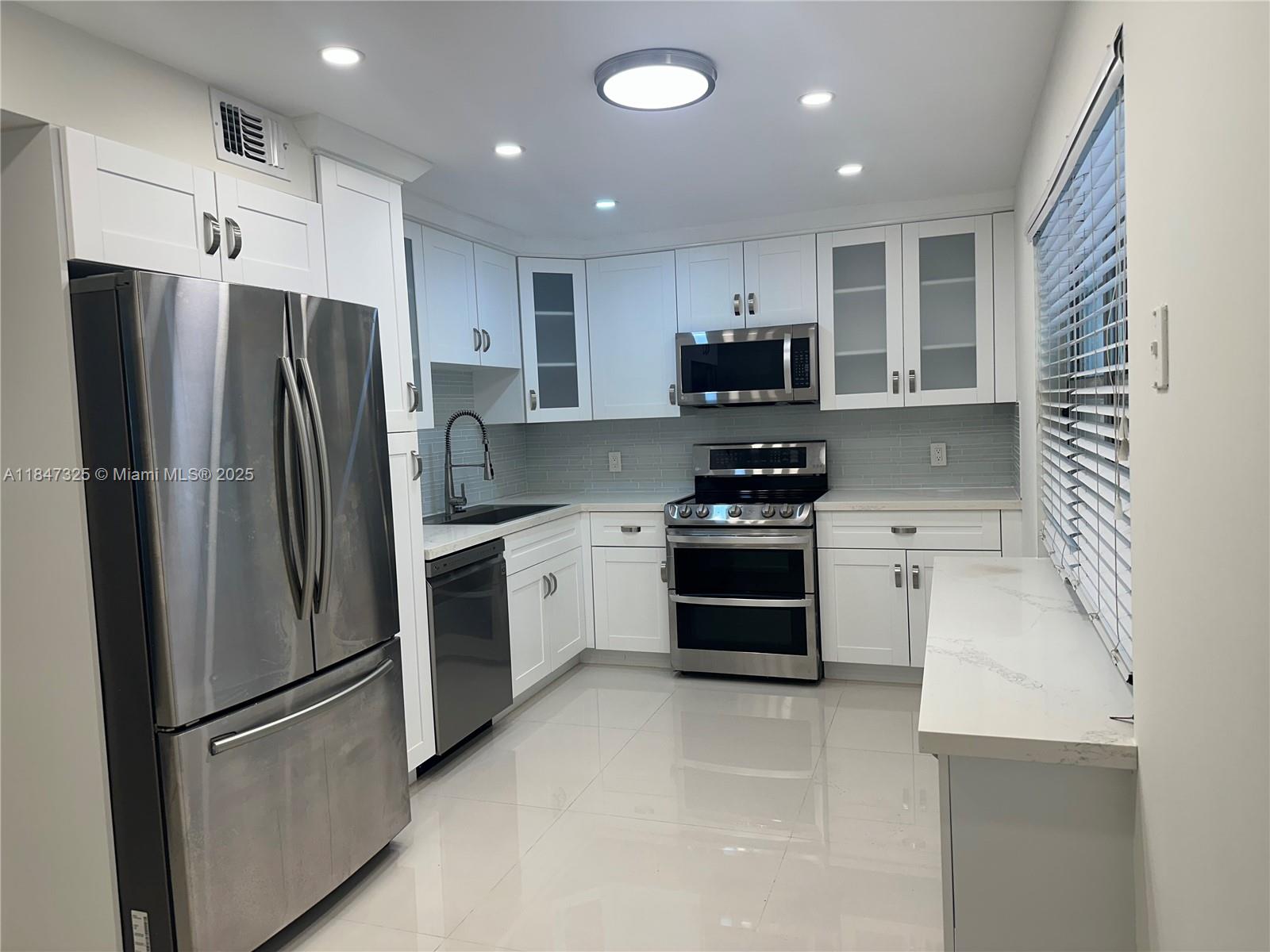 PALM-AIRE COUNTRY CLUB - Residential Lease