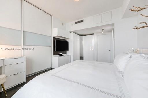 MINT CONDO - Residential