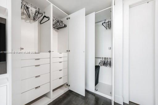 MINT CONDO - Residential