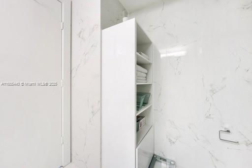 MINT CONDO - Residential