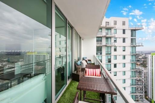 MINT CONDO - Residential