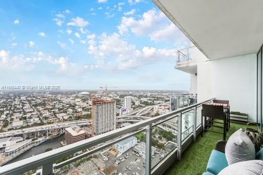 MINT CONDO - Residential