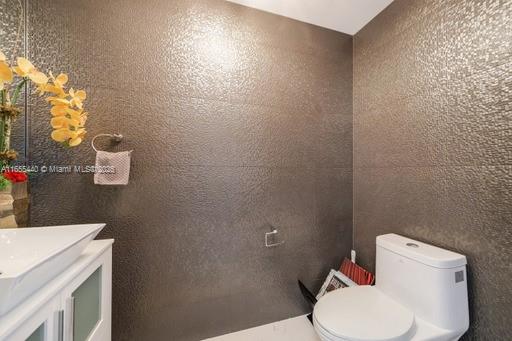 MINT CONDO - Residential