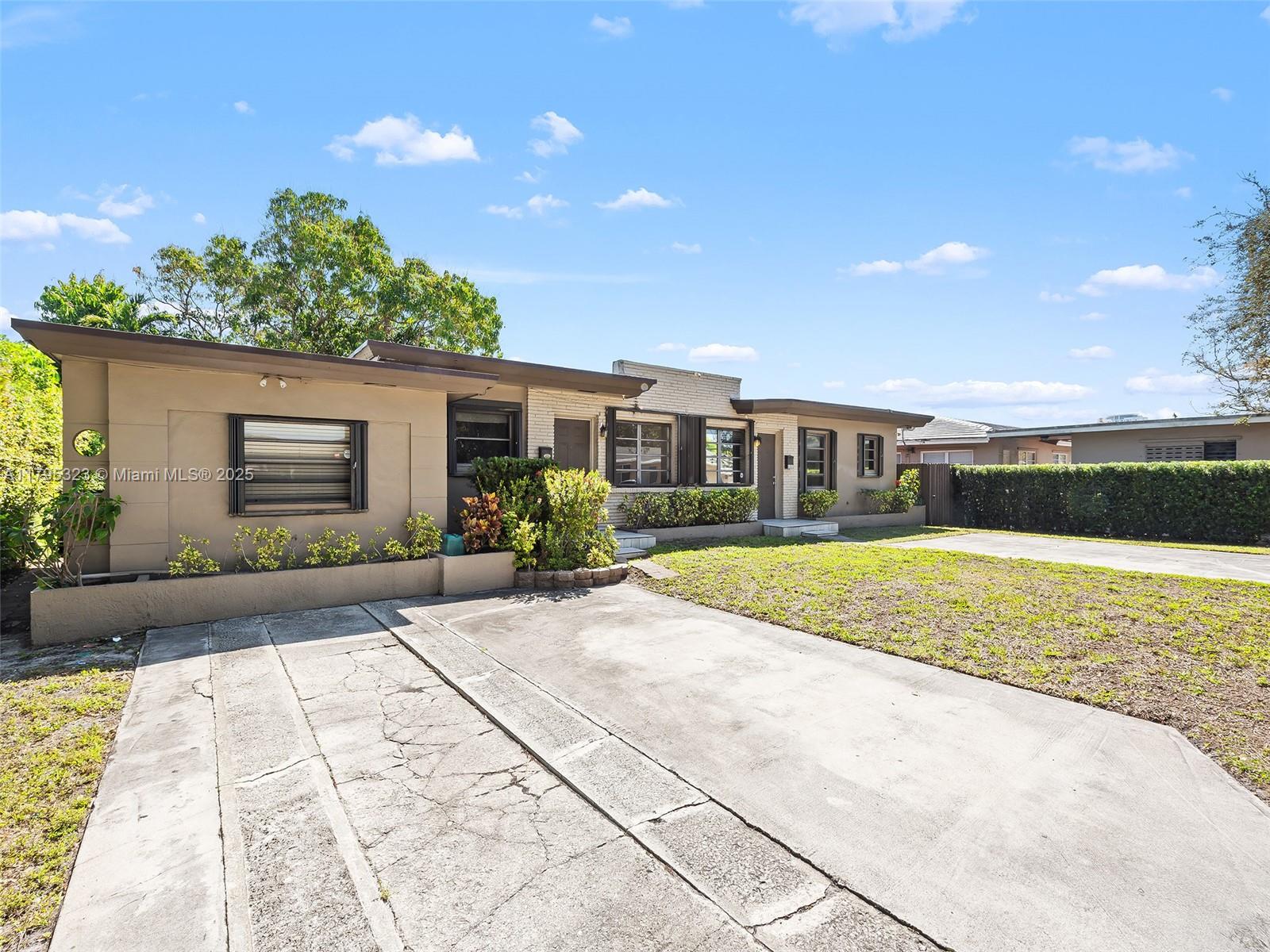Rental Property at 1315 N 19th Ave N, Hollywood, Broward County, Florida - Bedrooms: 3 
Bathrooms: 1  - $2,600 MO.