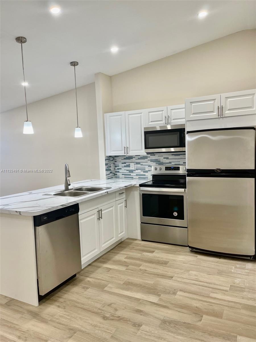 FOUNTAIN PK VILLAGE HOMES - Residential Lease