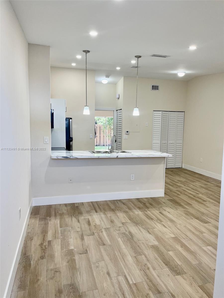 FOUNTAIN PK VILLAGE HOMES - Residential Lease