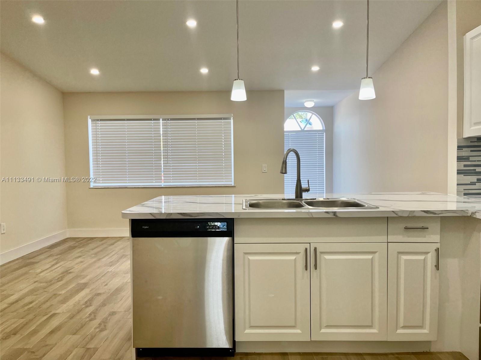 FOUNTAIN PK VILLAGE HOMES - Residential Lease