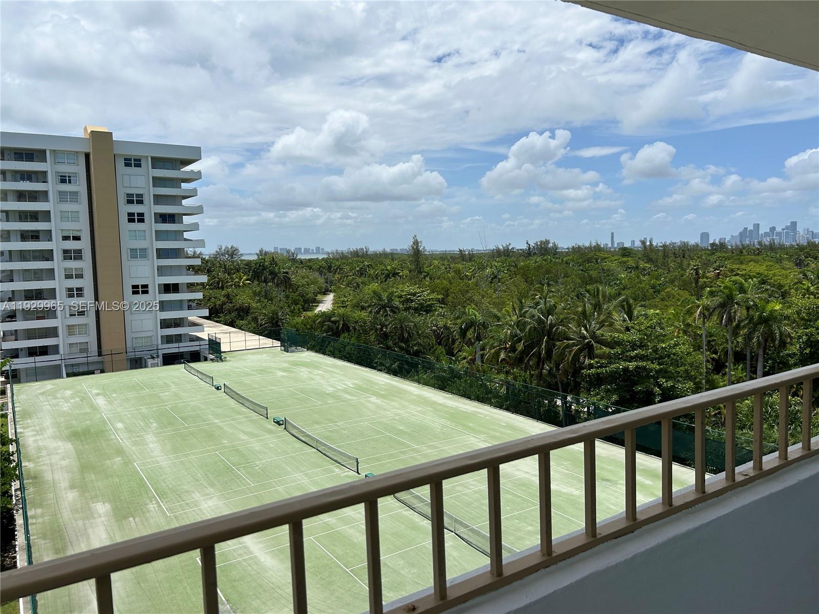 KEY BISCAYNE COMMODORE CL - Residential Lease