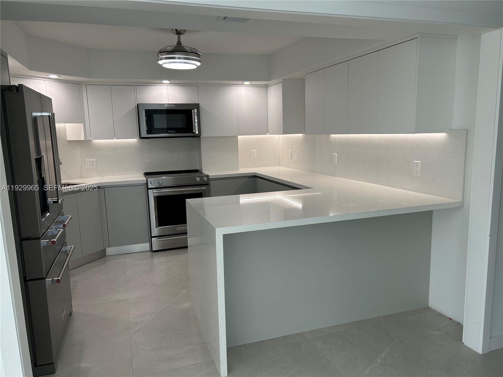 KEY BISCAYNE COMMODORE CL - Residential Lease