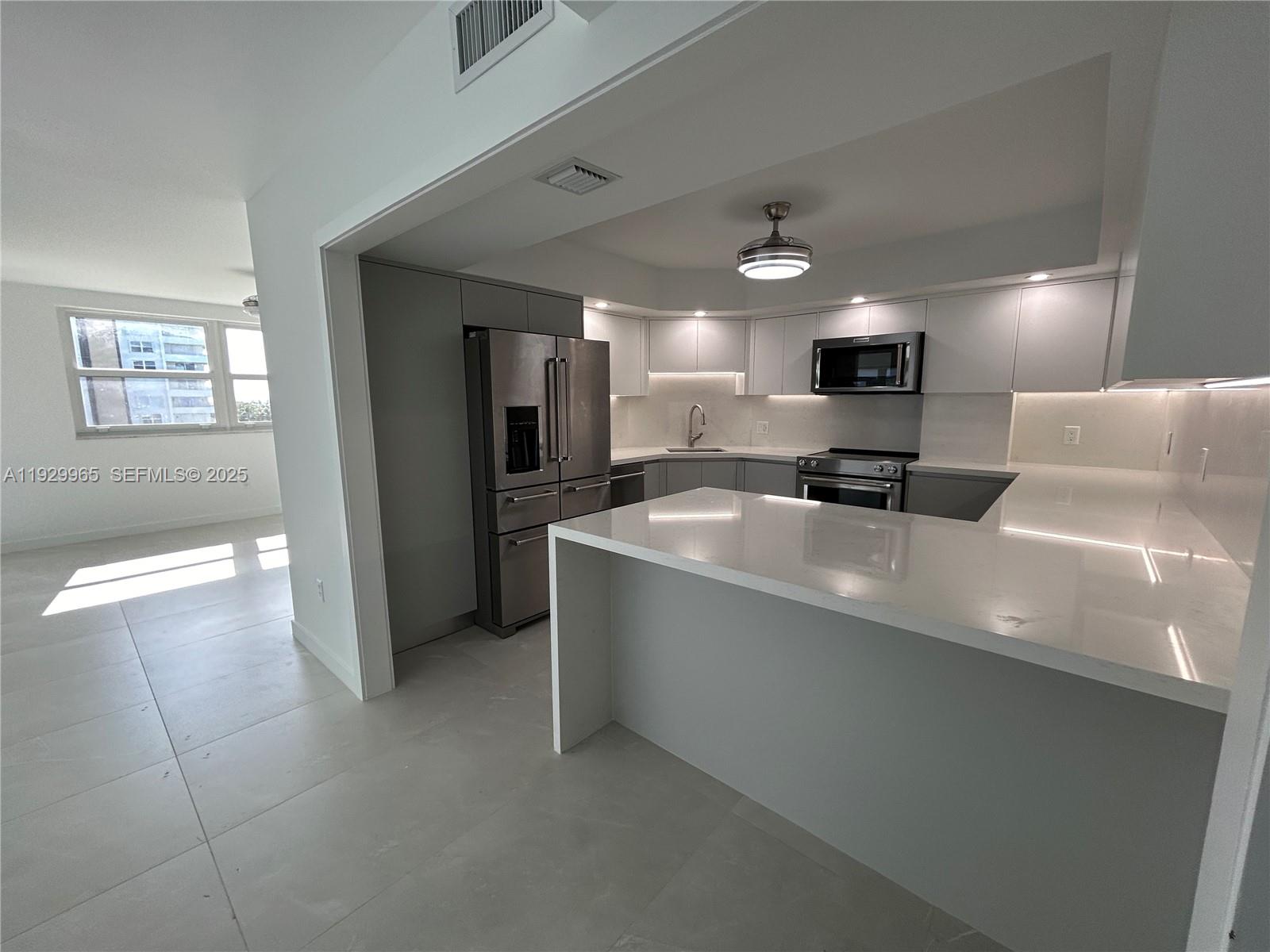 KEY BISCAYNE COMMODORE CL - Residential Lease