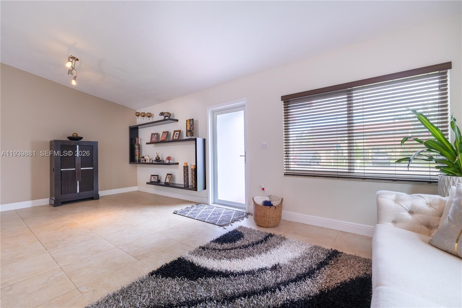 KENDALE ROYAL AMEND - Residential