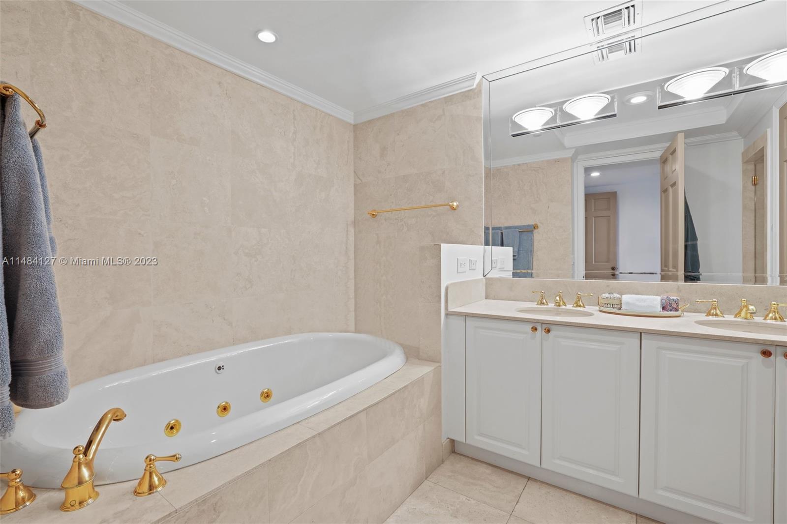 7600 OCEANSIDE AT FISHER - Residential