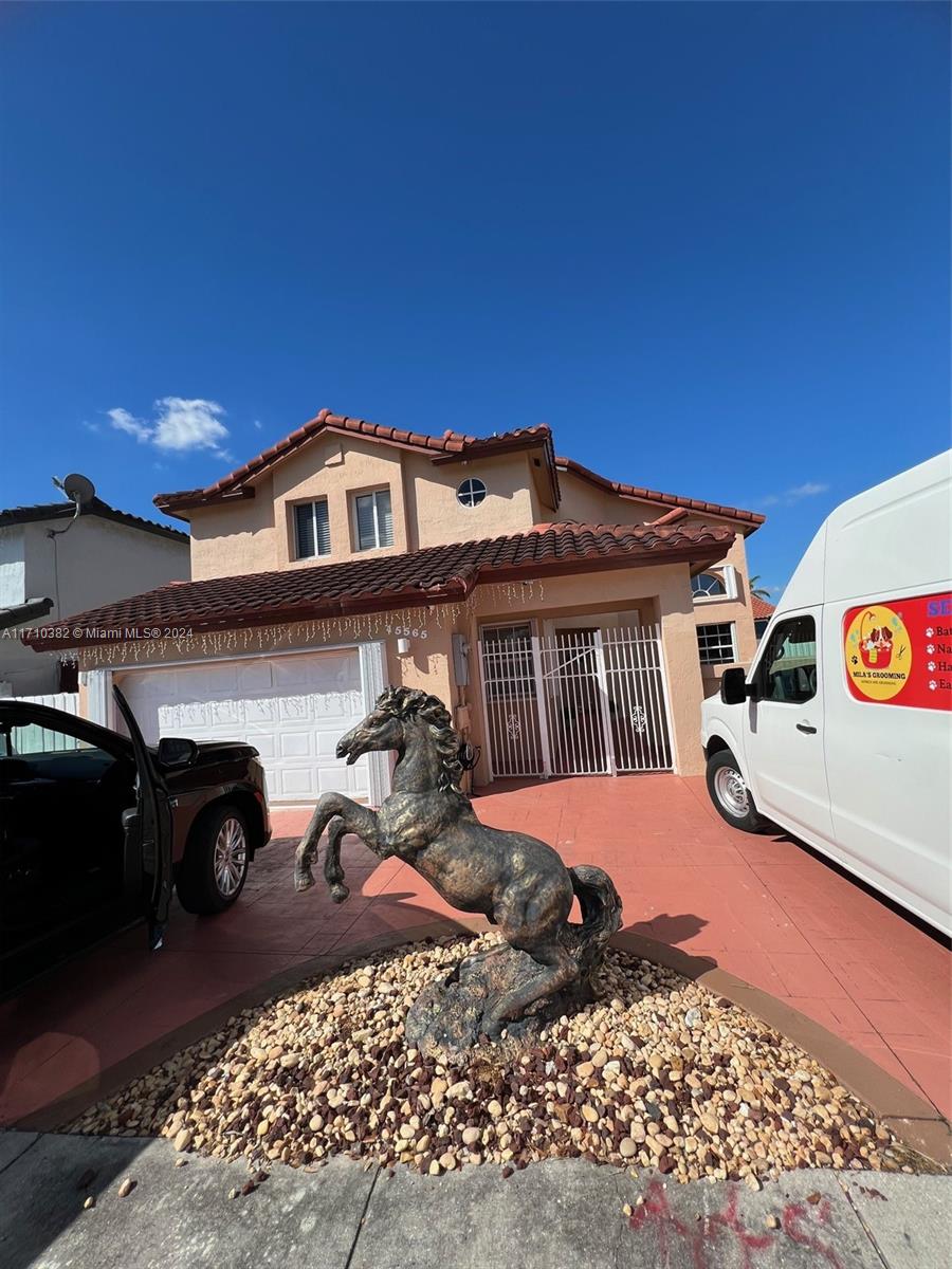 YOU MUST TO SEE!!! BEAUTIFUL TWO-STORY HOME IN THE HEART OF WEST KENDALL AT WESTWIND LAKES!!
4 BED - 3 BATH. PATIO WITH FULL KITHCHENNET OUTSIDE.- EXCELLENTS SCHOOLS AND CLOSE TO RESTAURANTS 5 MIN TO KENDALL DRIVE.