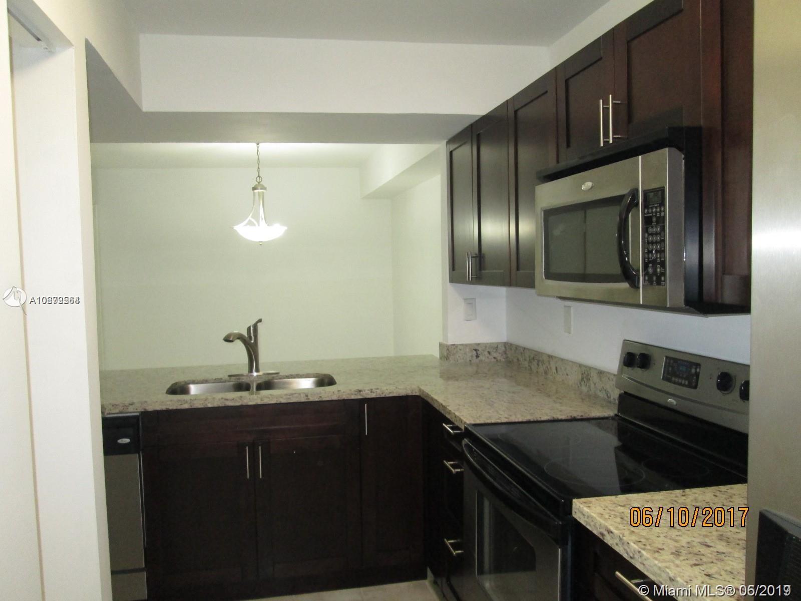 LE CLUB AT OLD CUTLER CON - Residential Lease