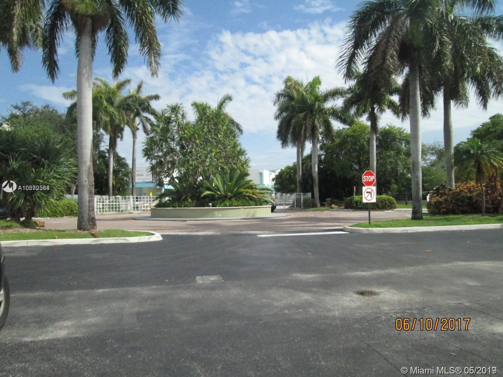 LE CLUB AT OLD CUTLER CON - Residential Lease