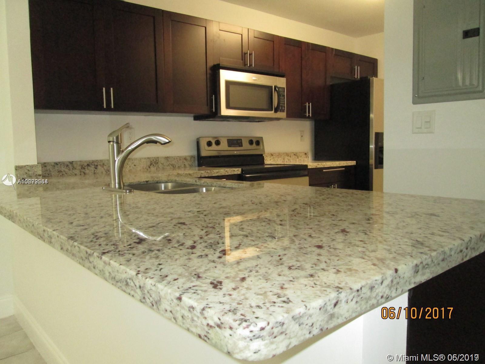 LE CLUB AT OLD CUTLER CON - Residential Lease