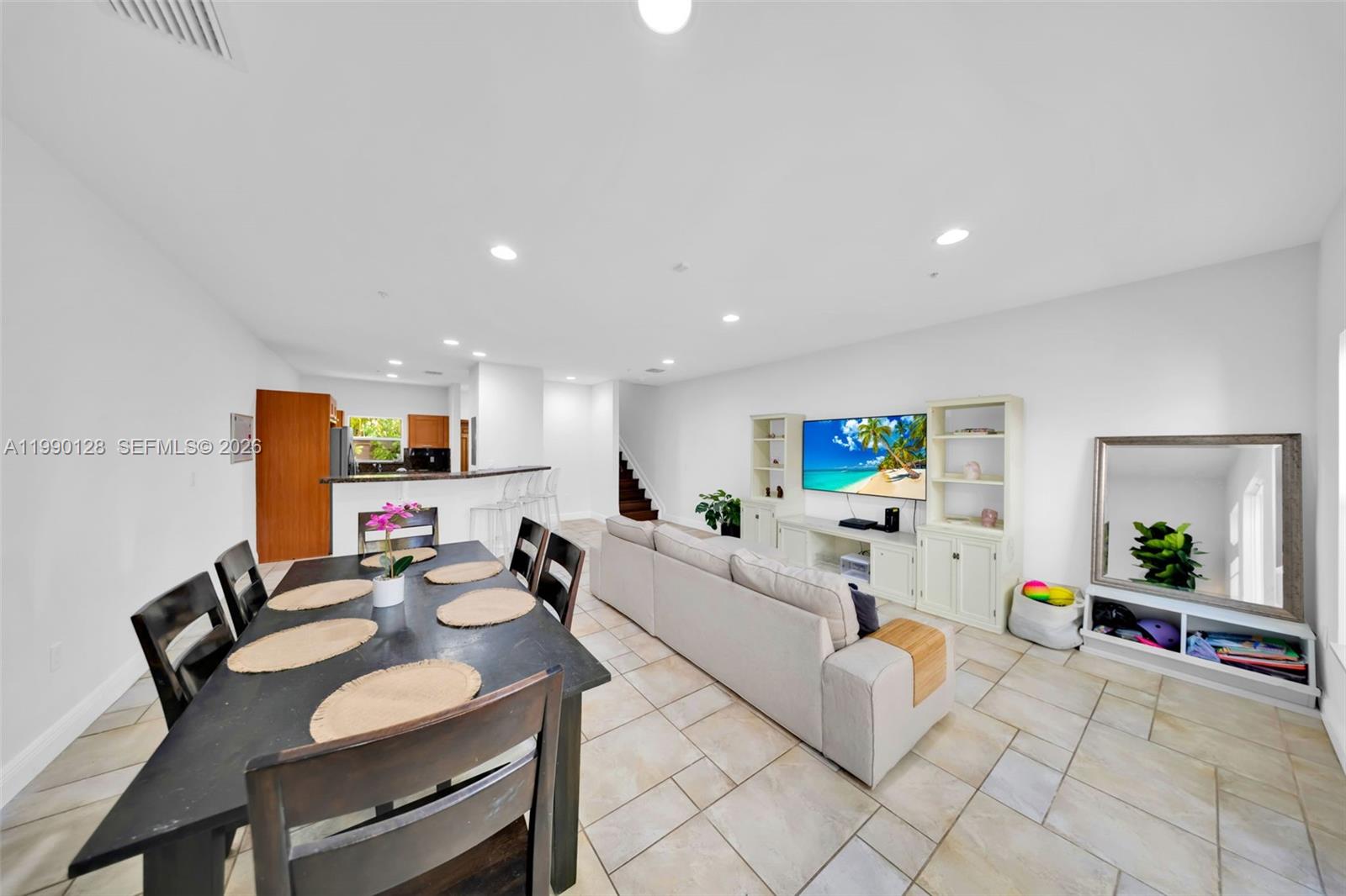 PALM VILLAS CONDO INC - Residential