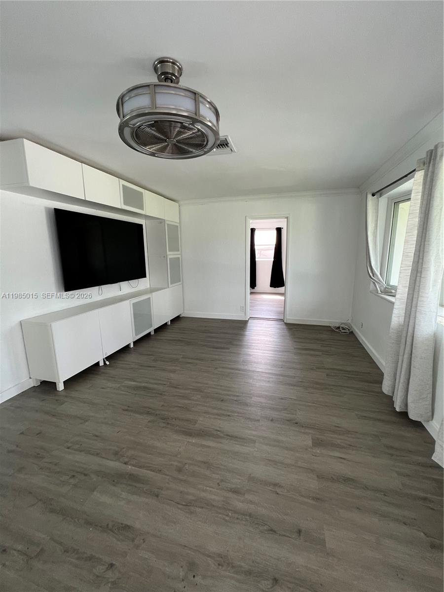 STIRLING LAKE - Residential