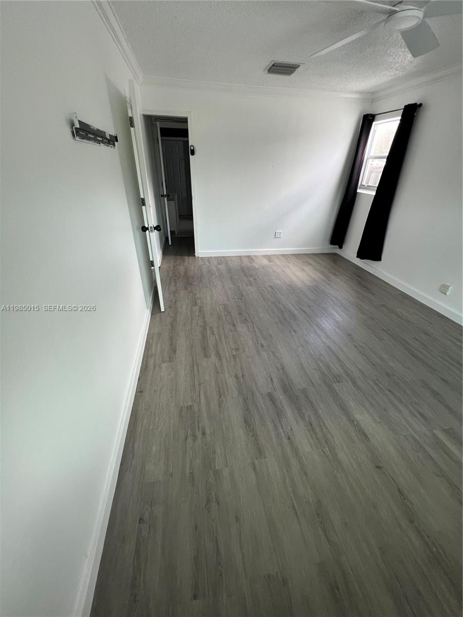 STIRLING LAKE - Residential