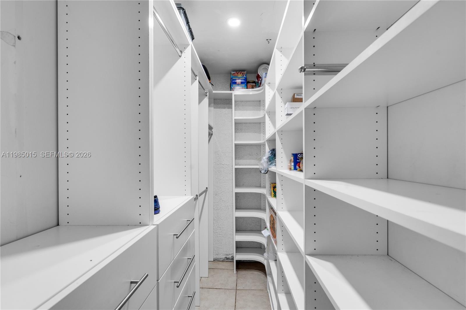 STIRLING LAKE - Residential